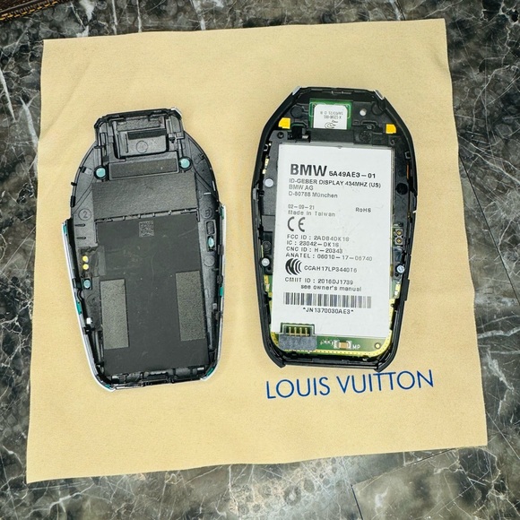 2016-2019 BMW 740i 750i Series DISPLAY KEY SMART SCREEN 9868432-01 OEM. - Picture 2 of 7